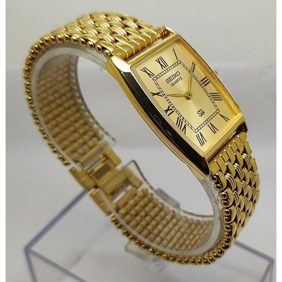 Vintage Style Seiko Quartz Mens Gold Watch & Black accents W/ Metal Strap - Picture 1 of 7